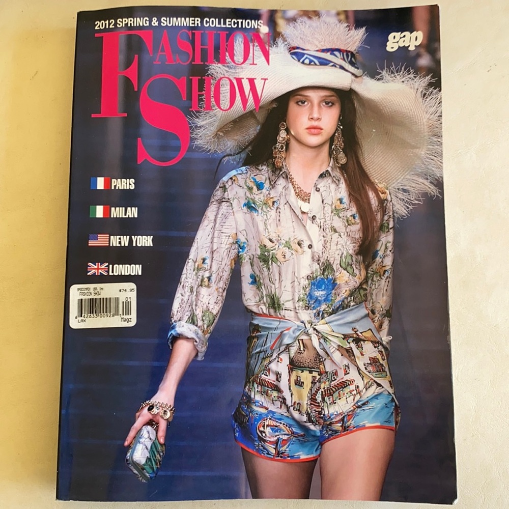 🎁 GREAT GIFT FOR A FASHIONISTA 2012 spring/summer collections fashion show mag - Picture 1 of 5